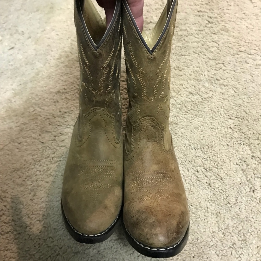 Smokey mountain western boots.